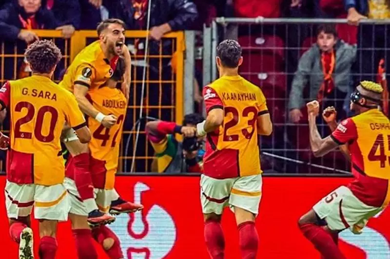 جالاتا سراي يتوج بلقب الدوري التركي قبل جولتين من النهاية جالاتا سراي يتوج بلقب الدوري التركي قبل جولتين من النهاية