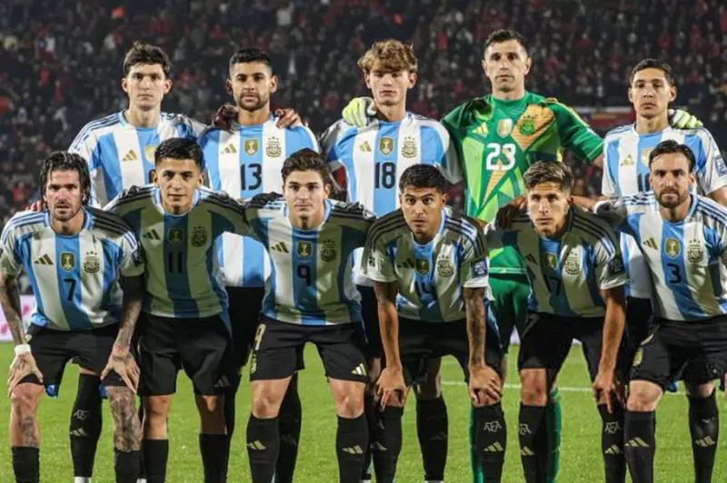الأرجنتين تحقق انتصاراً على تشيلي في تصفيات كأس العالم بمشاركة ميسي البديل وماستانتونو الأصغر الأرجنتين تحقق انتصاراً على تشيلي في تصفيات كأس العالم بمشاركة ميسي البديل وماستانتونو الأصغر