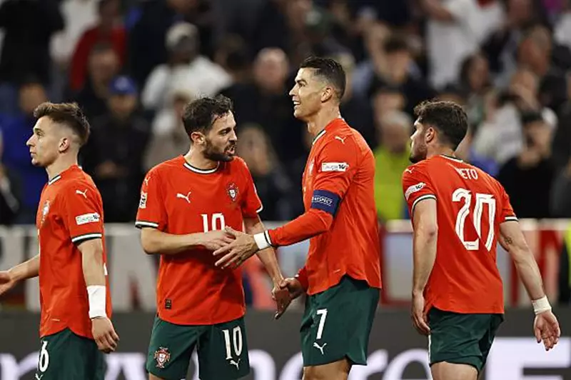 البرتغال تتألق وتفوز على ألمانيا في 5 دقائق، وتتأهل لنهائي دوري الأمم الأوروبية (فيديو) البرتغال تتألق وتفوز على ألمانيا في 5 دقائق، وتتأهل لنهائي دوري الأمم الأوروبية (فيديو)