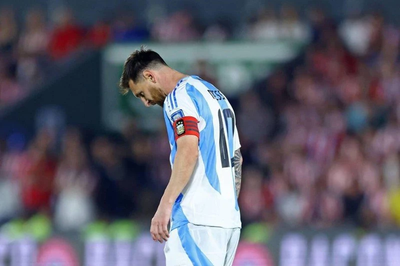 قبل مواجهة الأهلي في كأس العالم للأندية: سكالوني يحذر من احتمال غياب ميسي عن صفوف الأرجنتين قبل مواجهة الأهلي في كأس العالم للأندية: سكالوني يحذر من احتمال غياب ميسي عن صفوف الأرجنتين