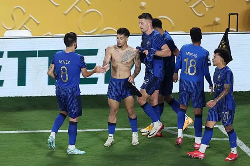 ربع نهائي المونديال: 4 قنوات مجانية لبث مباراة الهلال وفلومينينسي ربع نهائي المونديال: 4 قنوات مجانية لبث مباراة الهلال وفلومينينسي