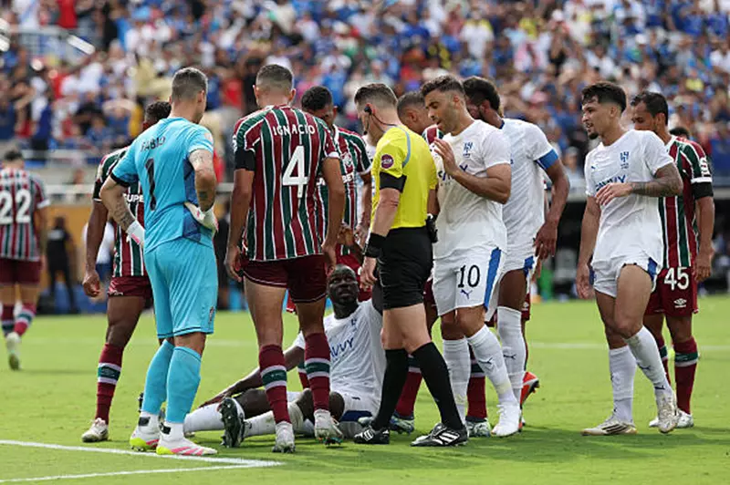 كوليبالي ينتقد أداء حكم مباراة الهلال وفلومينينسي: تقصير في المهام كوليبالي ينتقد أداء حكم مباراة الهلال وفلومينينسي: تقصير في المهام